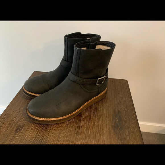 Ugg Black Boots - Picture 3 of 4